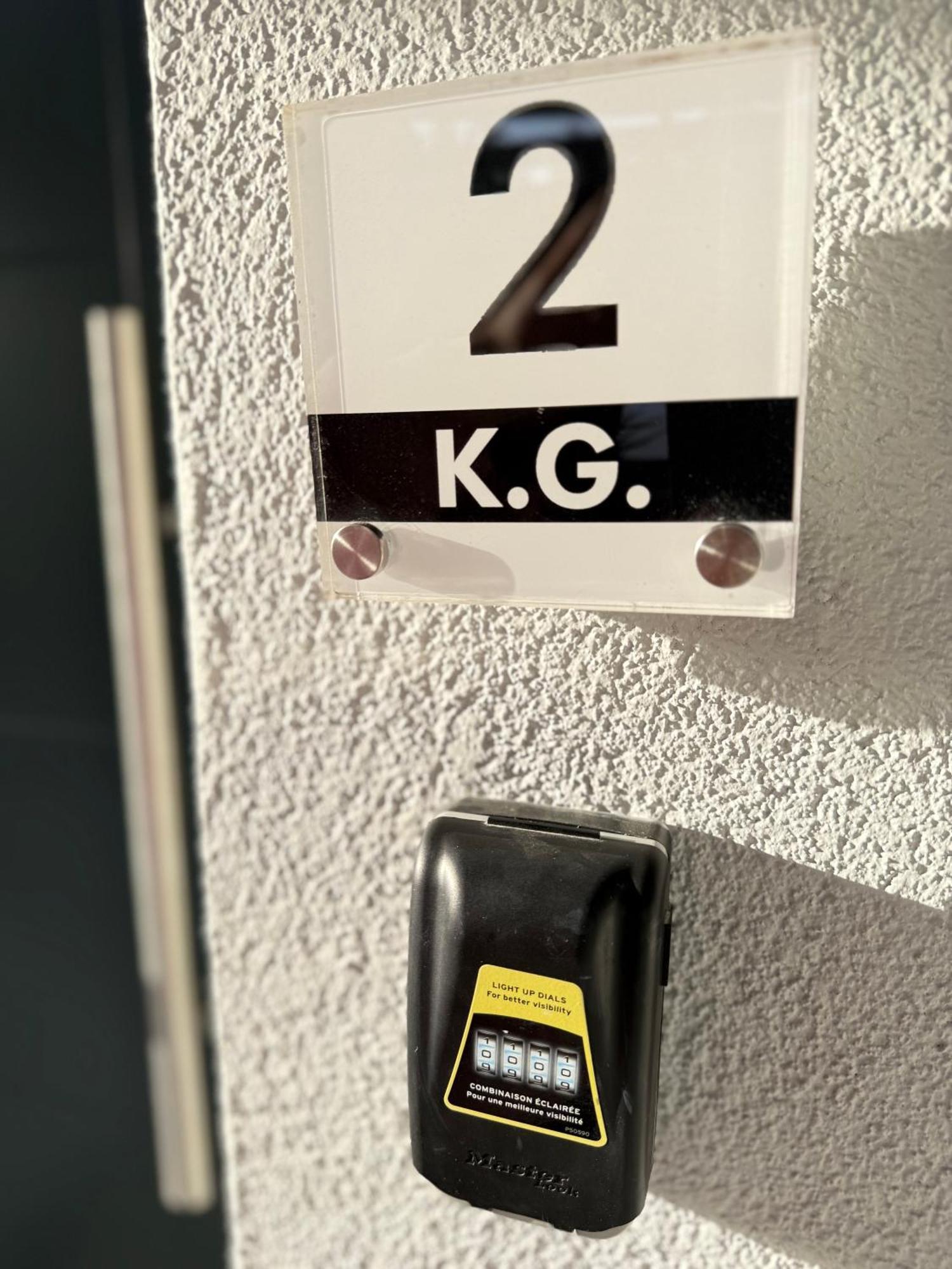 K.g 2 *